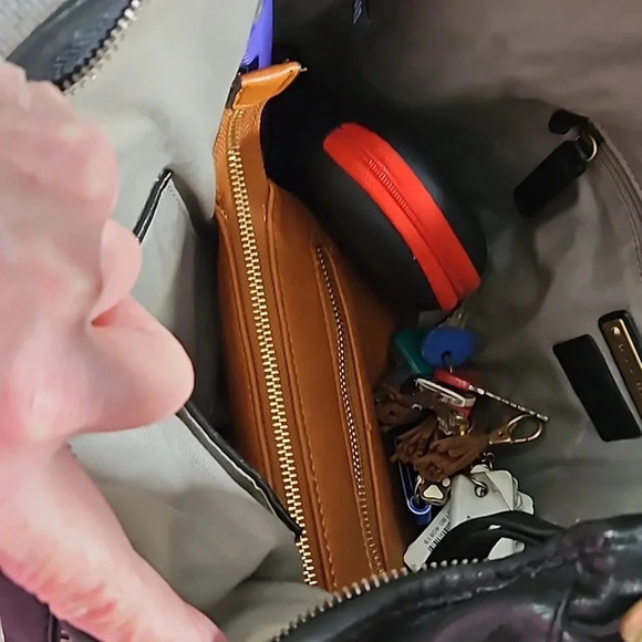 Lamb Skin HOBO Bag By Banana Republic (NWOT) - Picture 10 of 14